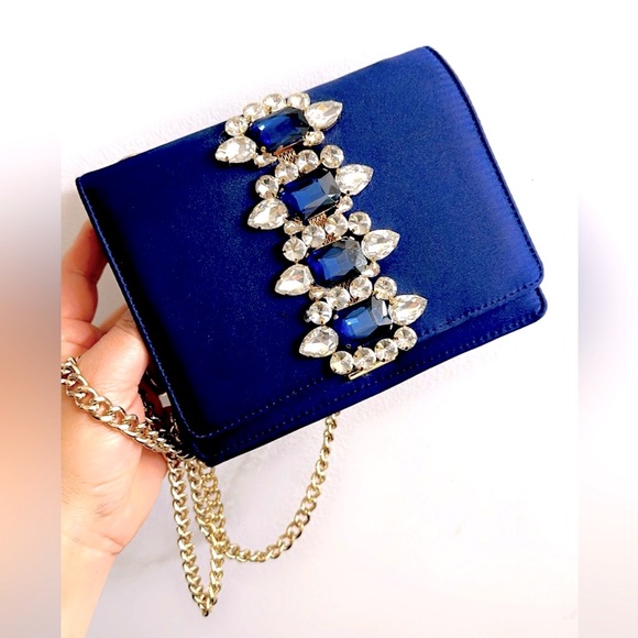 NWOT WALKEAZE CLUTCH/CROSSBODY w/ rhinestones and crystals 7” X 6” Approx. - Picture 1 of 10